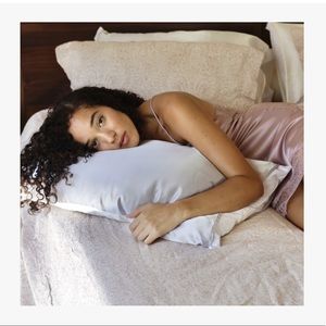 SILKED satin pillow sleeve